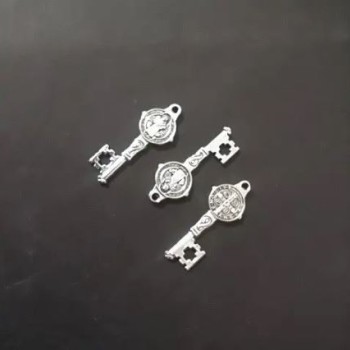 תליון מפתח סנט בנדיקט, אביזרי תכשיטים, קוטר 12×32 מ״מ, אריזה 20 גרם ±12 יחידות