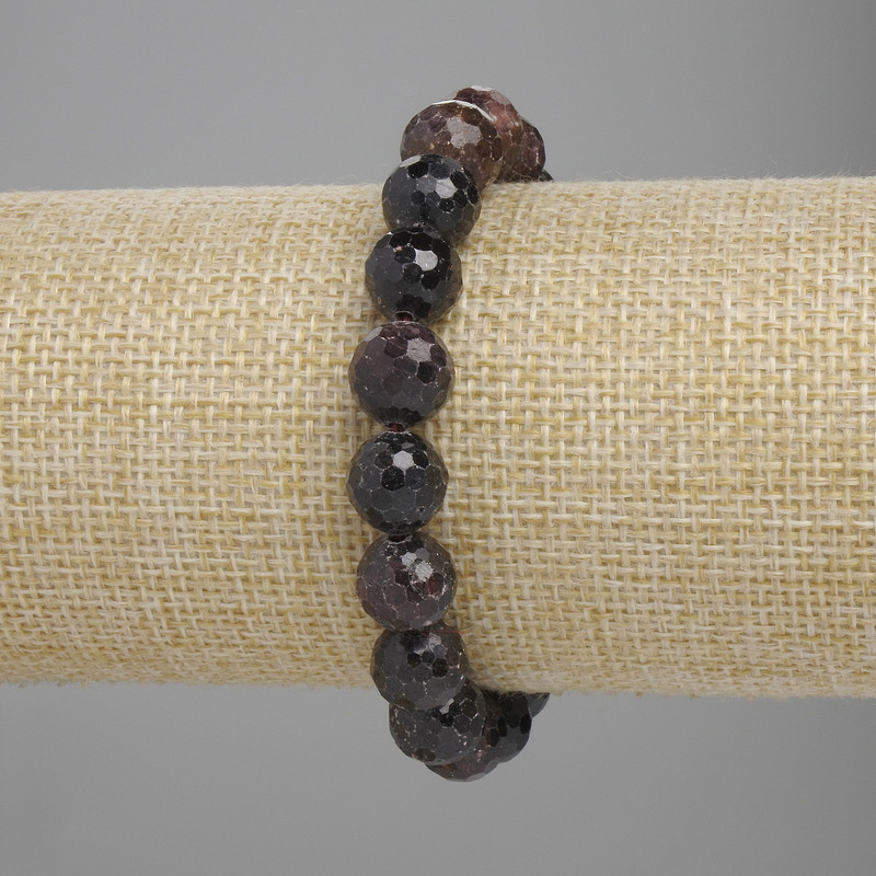 צמיד אבן גרנט – כדורי גרנט מלוטשים בקוטר 10 מ״מ, אורך 18 ס״מ ±, על בסיס אלסטי