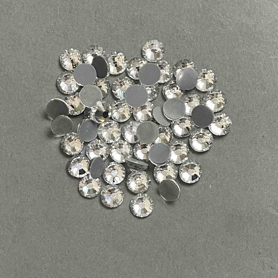 אבני סטרז לבנות בהצמדה קרה, קוטר כ-7.5 מ"מ, אריזה 260 גרם (±)