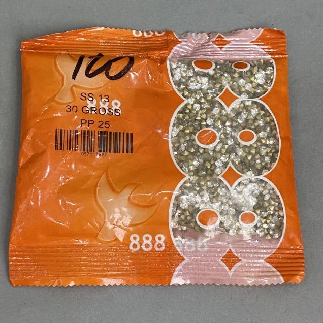 אבני זרקון לבנות, קוטר כ-4 מ״מ ±, אריזה 100 גרם (±)