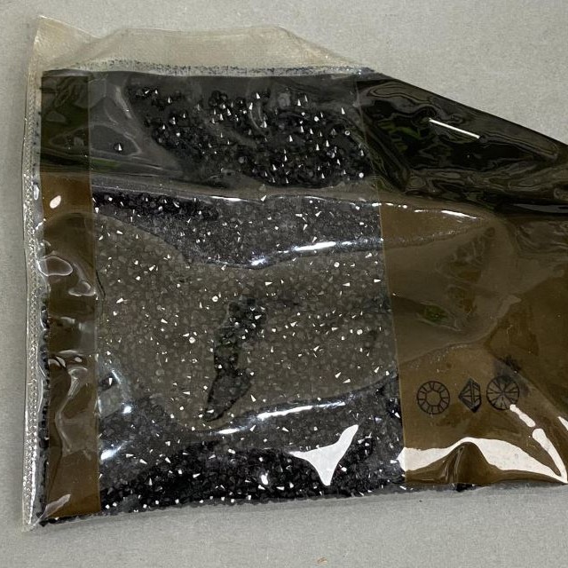 אבני סטרז שחורות בקוטר 2 מ״מ, אריזה 50 גרם (±)