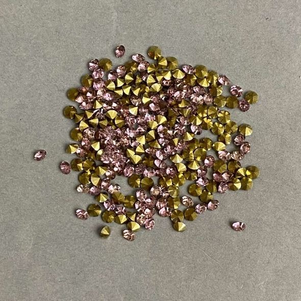 אבני סטרז צבע סגול, קוטר 2.5 מ״מ, אריזה 4 גרם (±)