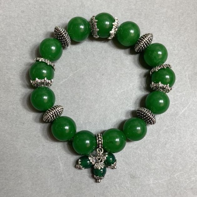 צמיד כריזופרז חרוזים חלקים בקוטר 12 מ"מ+- עם הוספות מתכתיות, אורך 18 ס"מ+- סטרץ