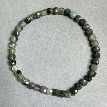 צמיד אסורטי מפרניט, ספיר וברקת — קוביה מגולפת 4×4 מ״מ, אורך 18 ס״מ, סטרץ'