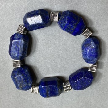 צמיד לאזוריט בצורות מרובות-פאות, 20–21×14–15 מ״מ ±, עם הוספות מתכתיות, אורך 18 ס״מ ±, סטרץ'