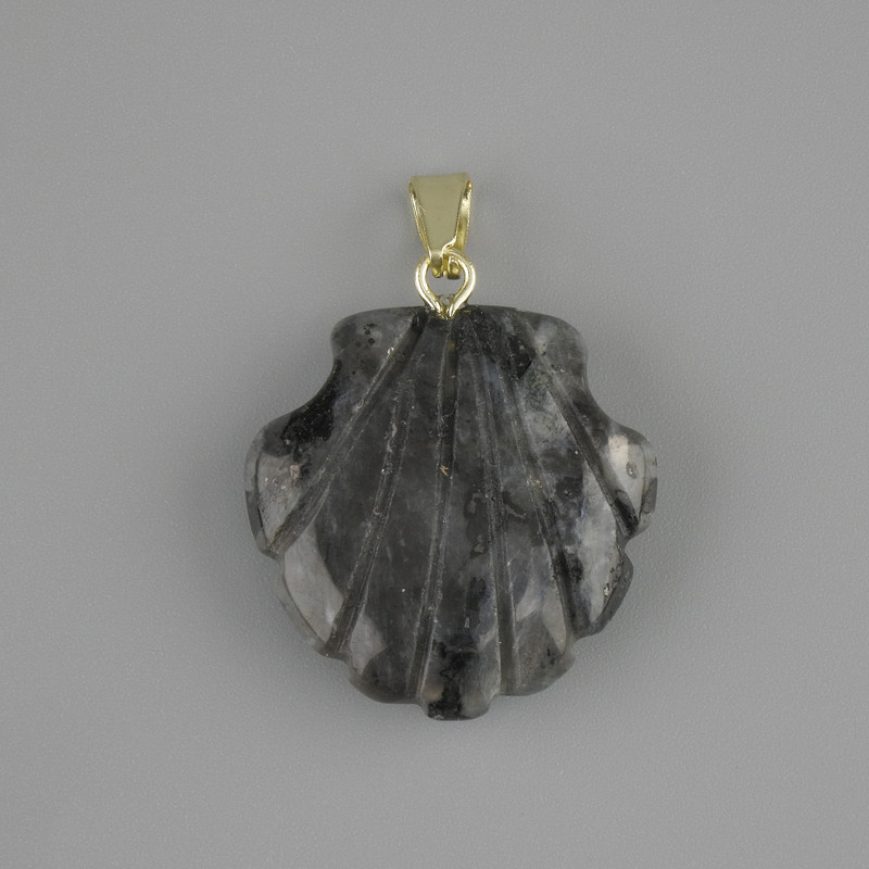 תליון «קונכייה» מלבריקיט 22×22 mm ±, אורך 30 mm ±