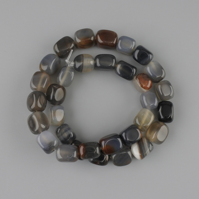 חרוזי אגת בצורת מקל 9–13×9–9.5 mm ±, אורך כ-37 cm ± על חוט דייג