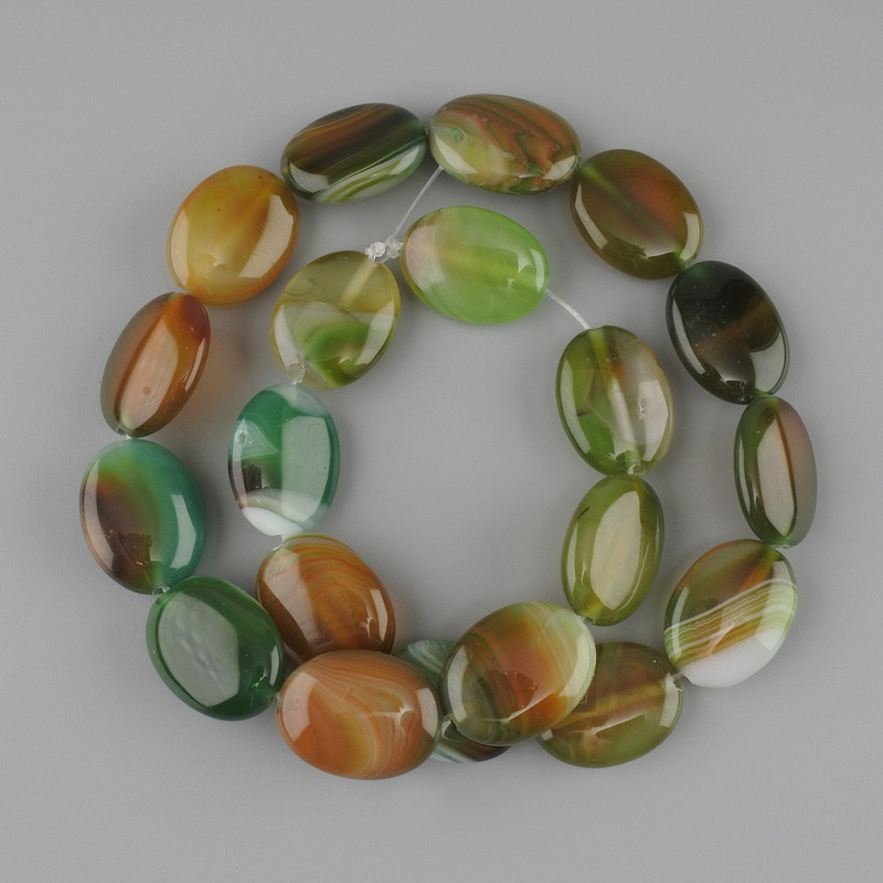 חרוזי אגת אובאליים שטוחים 19.5-20x15 mm ±, אורך כ-39 cm ± על חוט
