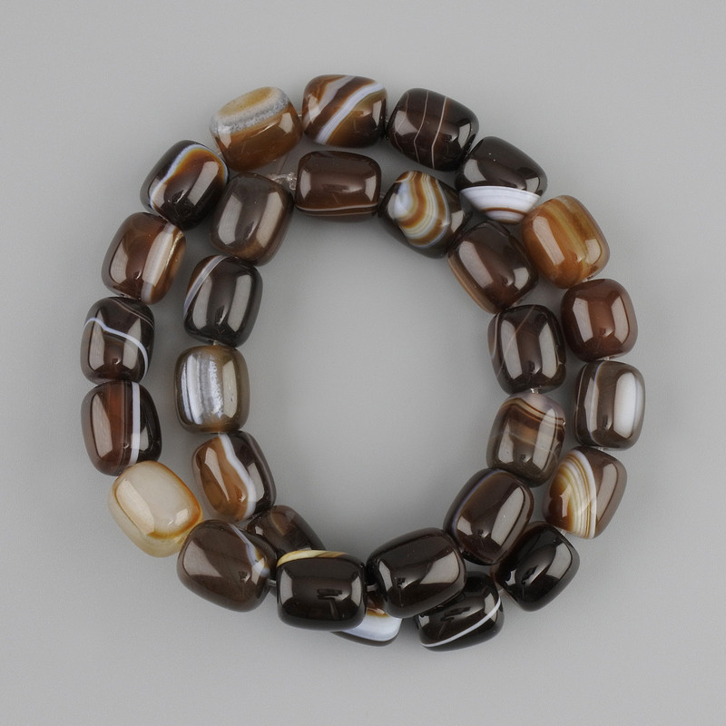חרוזים מאגת בצורת חבית, קוטר 12.5×11 mm ±, אורך כ-37 cm ± על חוט