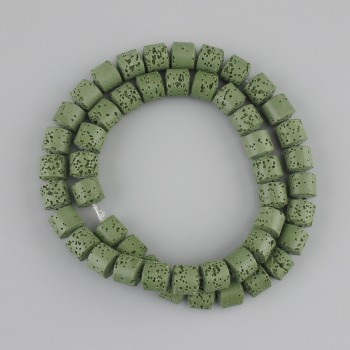 חרוזים מלבה וולקנית ירוקה, צילינדר, קוטר 8×8 mm ± על חוט, אורך 38 cm+