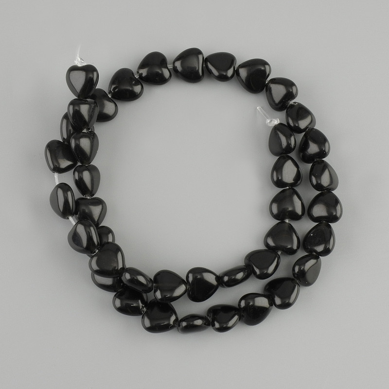 חרוזי אגת שחורה בצורת לב, קוטר 10x9, 5mm±, אורך 35cm± על חוט דייג