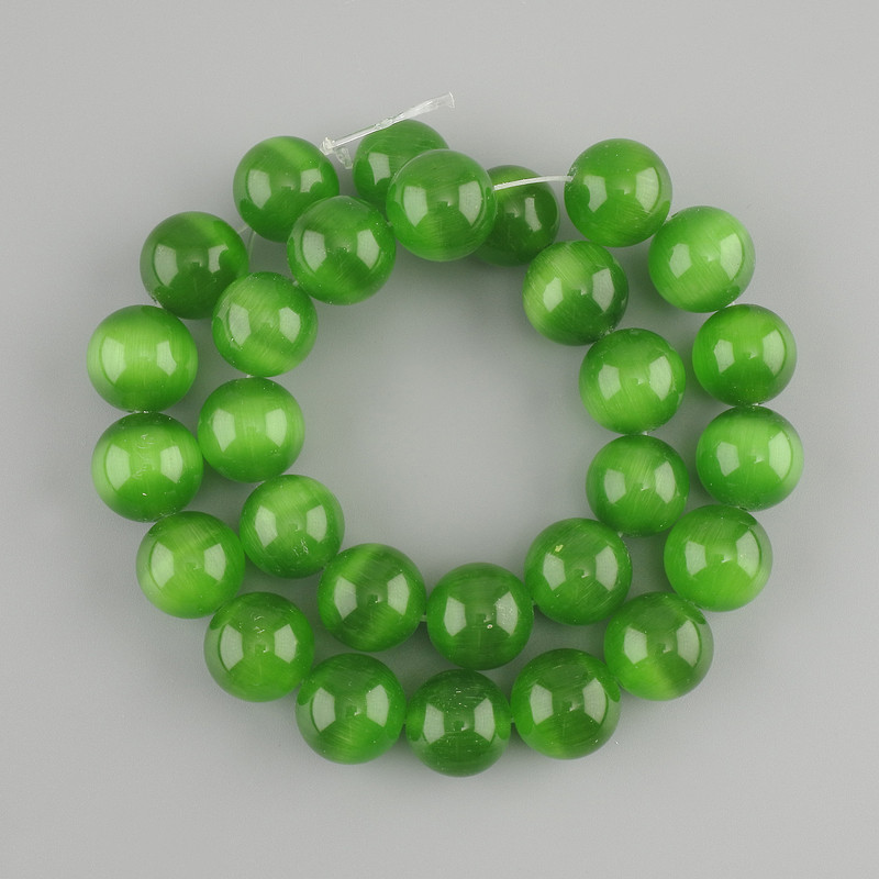 חרוזים עין החתול ירוק, כדור חלק, קוטר 13.5–14 mm ±, אורך 37 cm ± על חוט