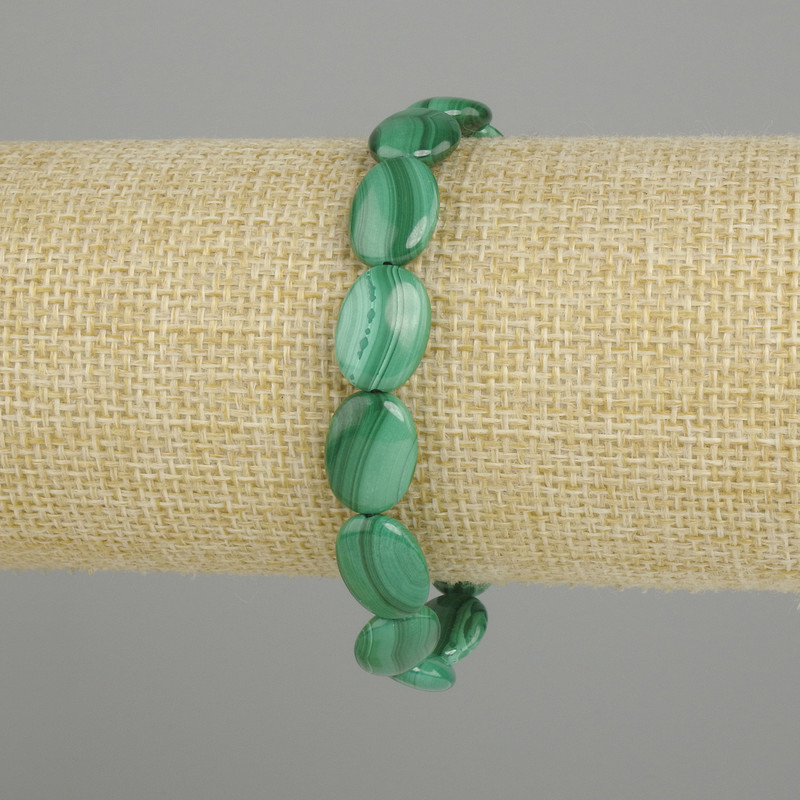 צמיד מלכיט אובל, 14x10mm ±, אורך 18cm ± על גומי אלסטי