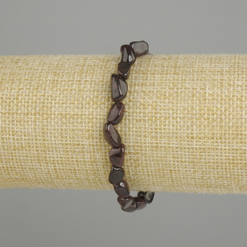 צמיד גרנט מלוטש, קוטר 7, 5-12x5-6mm+-, אורך 18cm +- סטרץ'