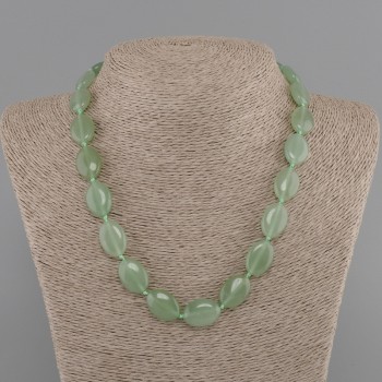מחרוזת ירקן אובל 18x13mm+-, אורך 45cm+- עם אבזם