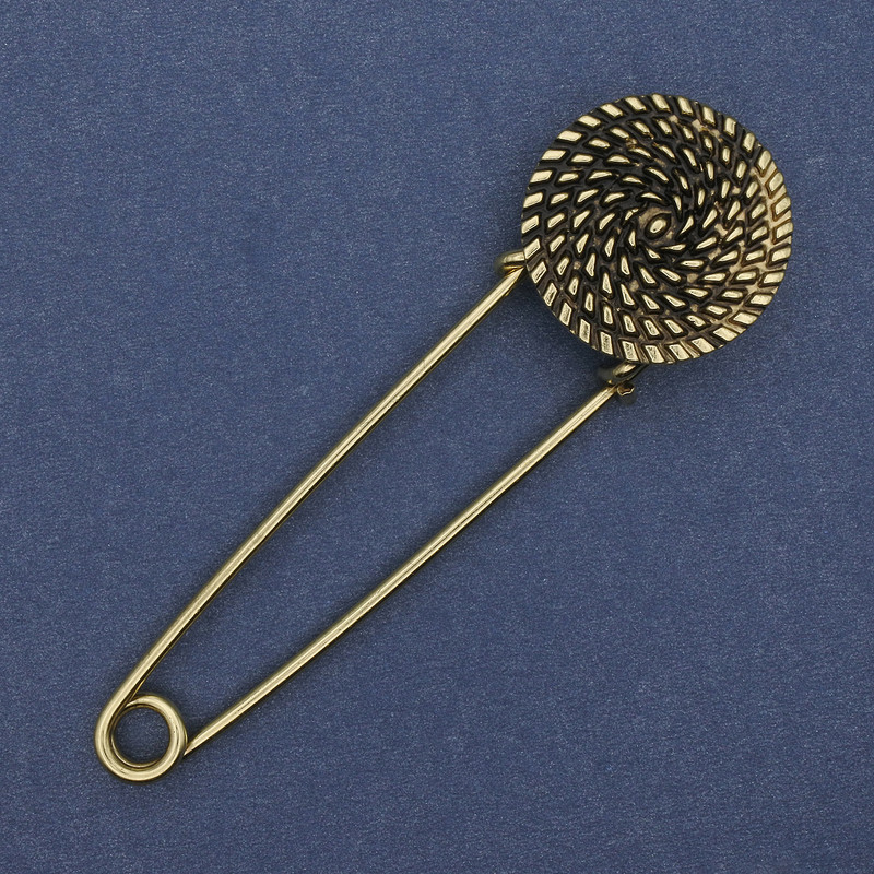 בסיס לסיכת חזה ממתכת בצבע זהב 75×22 mm+