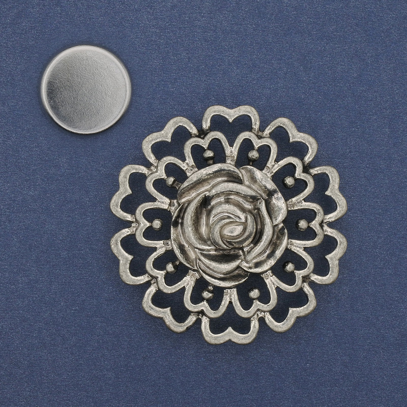 סיכת דש מגנטית בצורת פרח, מתכת בצבע כסוף, 42mm+