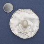 סיכת מגנט "אקצנט" עם אמייל ופנינה מתכת כסופה 47mm+
