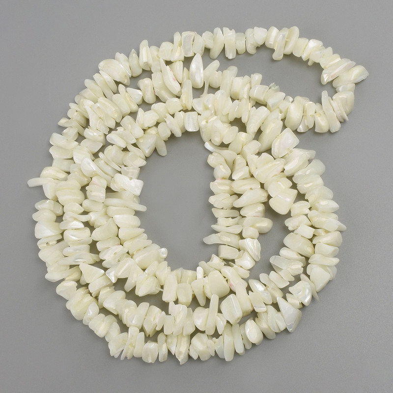 חרוזי פרלמוטר שבבי, קוטר 9-12x2-5mm+-, אורך 84cm+- על חוט דייג