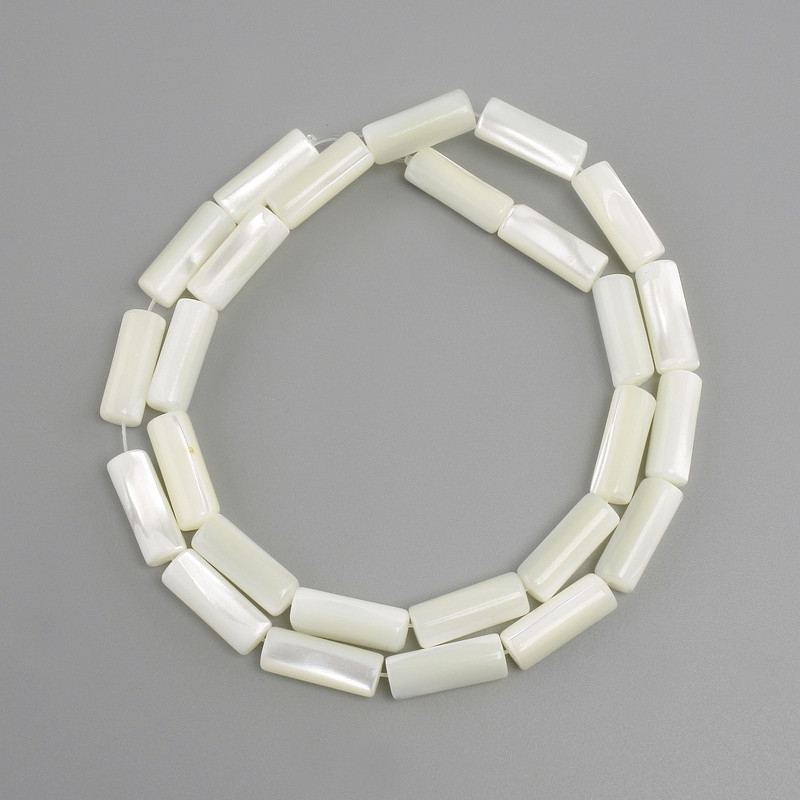 חרוזי פרלמוט בצורת גליל, קוטר 15×6 mm ±, אורך 39 cm ± על חוט
