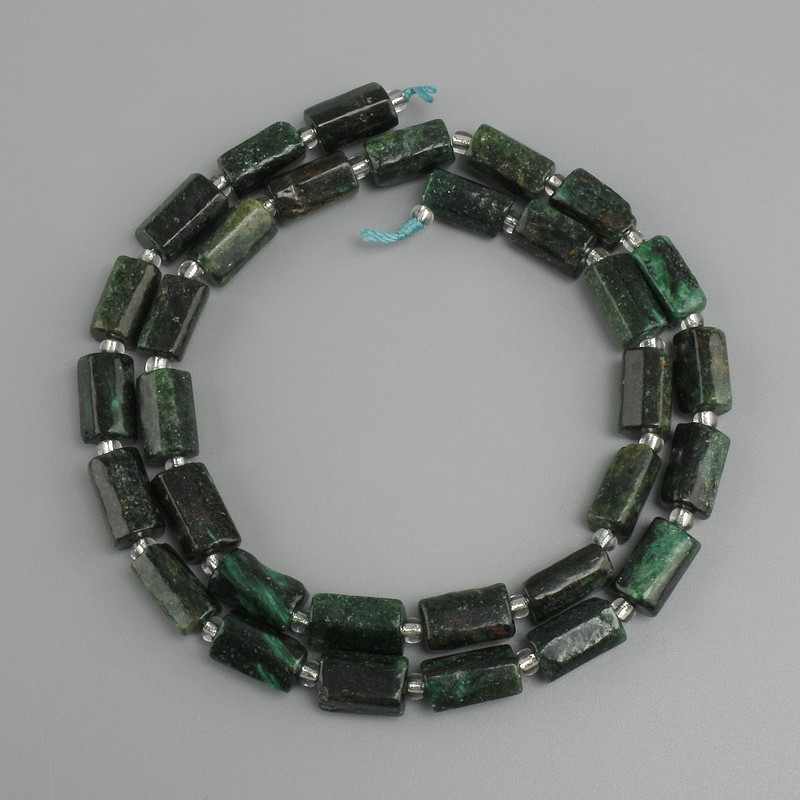 חרוזי אזמרגד חתוכים, קוטר כ-10.5×5–6 mm ±, חרוזים 3 mm ±, אורך כ-39 cm ±
