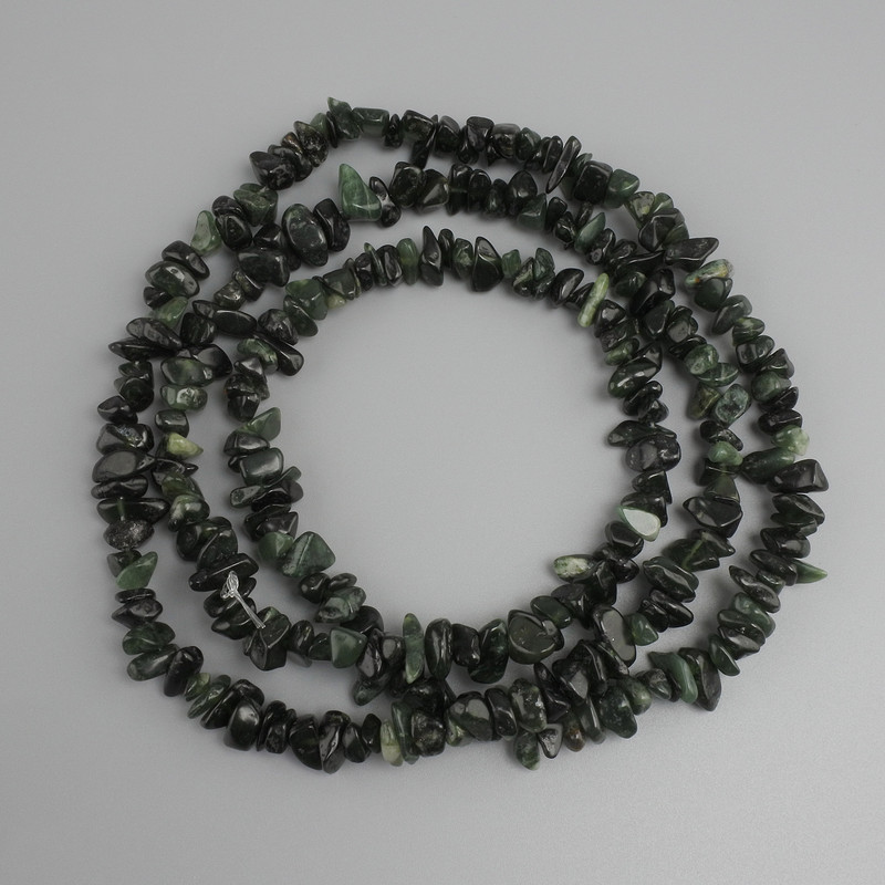חרוזים ג'יידייט שבב, קוטר 6-12×2-5 mm ±, אורך כ-80 cm ± על חוט
