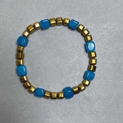 צמיד המטיט קוביות, קוטר 5,5 mm ±; אקוואמרין קוביות 7,5 mm ±, אורך 18 cm סטרץ'