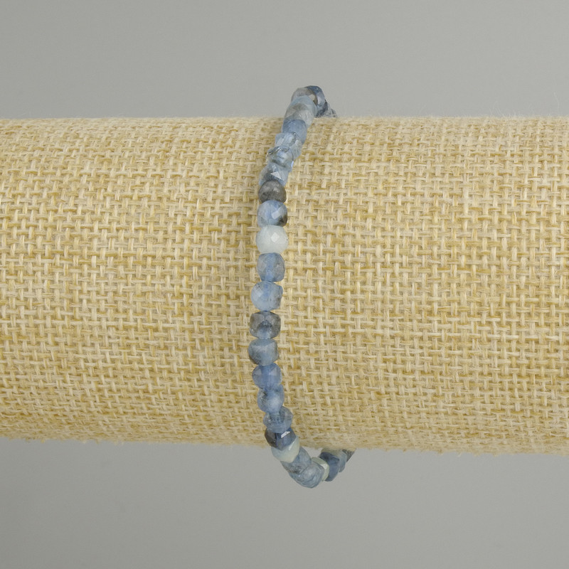 צמיד קיאניט, קוביות מפוסלות, קוטר 4×4 mm ±, אורך 18 cm ±, סטרץ'