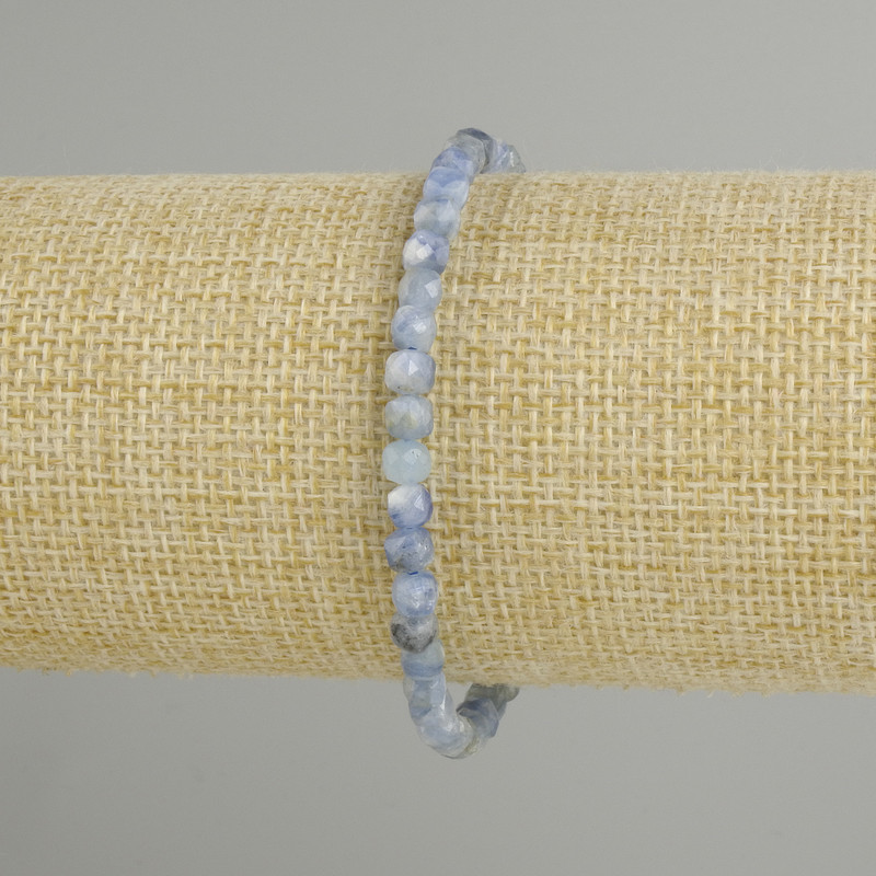 צמיד קיאניט מגולף בקוביות, קוטר 4.5×4.5 mm ±, אורך 18 cm ±, אלסטי