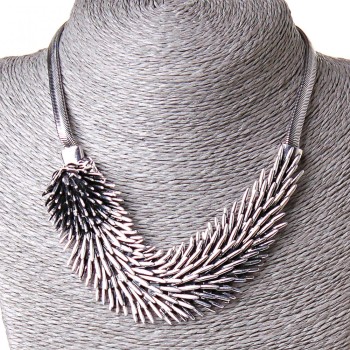 שרשרת כסופה עם תליון קיפוד מפלדה (15×3 ס״מ) וזירקונים, אורך 40–50 ס״מ