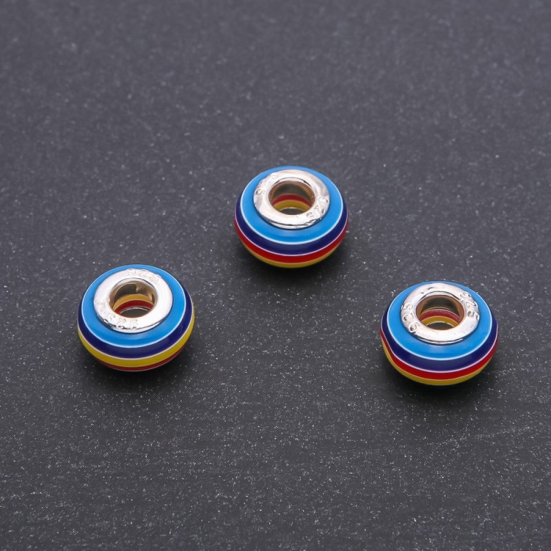 חרוז פנדורה בפסים אדום-צהוב-כחול, קוטר 14×8 מ״מ, חור 5 מ״מ, אריזה 10 יחידות