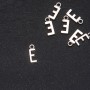 אביזרי תליית אות «E» 17×7 מ״מ, אריזה 20 גרם (± 30 יח')
