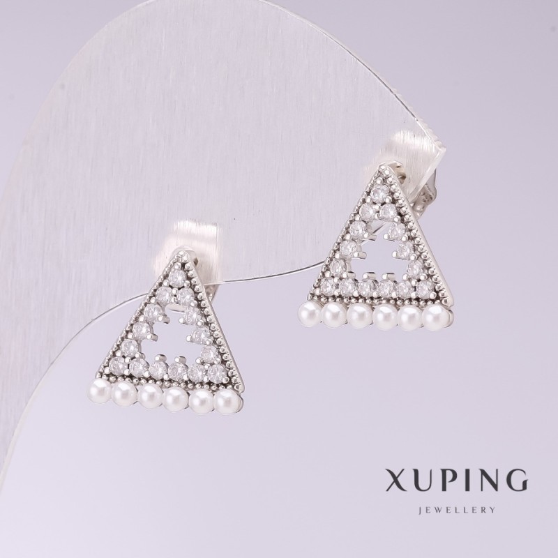 עגילים Xuping «משולשים עם פנינים לבנות מאיורקה» 13×13 מ״מ רודיום