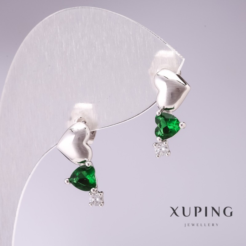 עגילים Xuping – שרשרת לבבות עם אבנים ירוקות 17×7 מ״מ, ציפוי רודיום