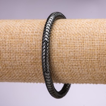 צמיד אבן המטיט בצורת רונדל עם קצה זיג-זג משונן, קוטר 6×4± מ״מ, אורך 18 ס״מ