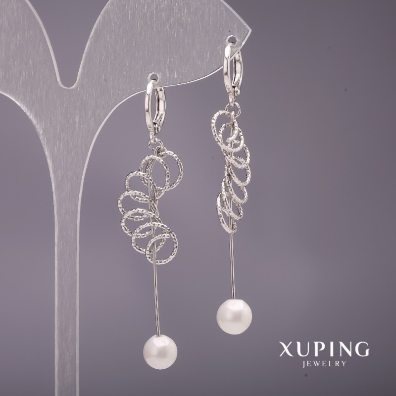 עגילי Xuping ארוכים עם פניני מיורקה לבנות, 58×7 מ״מ, בציפוי רודיום
