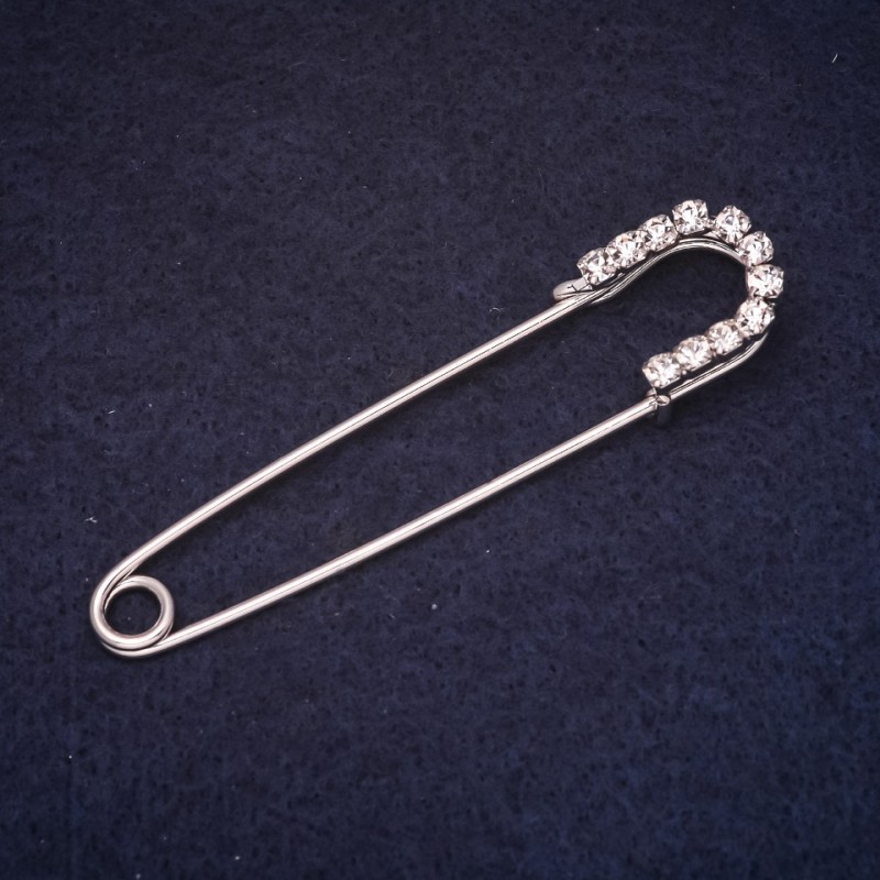 סיכת חזה (סיכת פין) 70×16 mm עם קריסטלים לבנים, מתכת כסופה