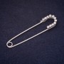 סיכת חזה (סיכת פין) 70×16 mm עם קריסטלים לבנים, מתכת כסופה