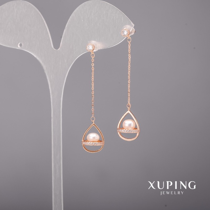 עגילים Xuping עם פניני מאיורקה ואבני לבנות 10×52 מ״מ בזהב מצופה 18 קראט
