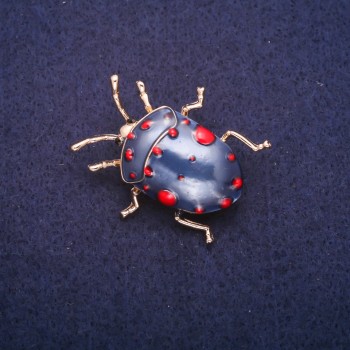 מבצע! סיכת דש חיפושית אמייל, מתכת מוזהבת 31x35 mm