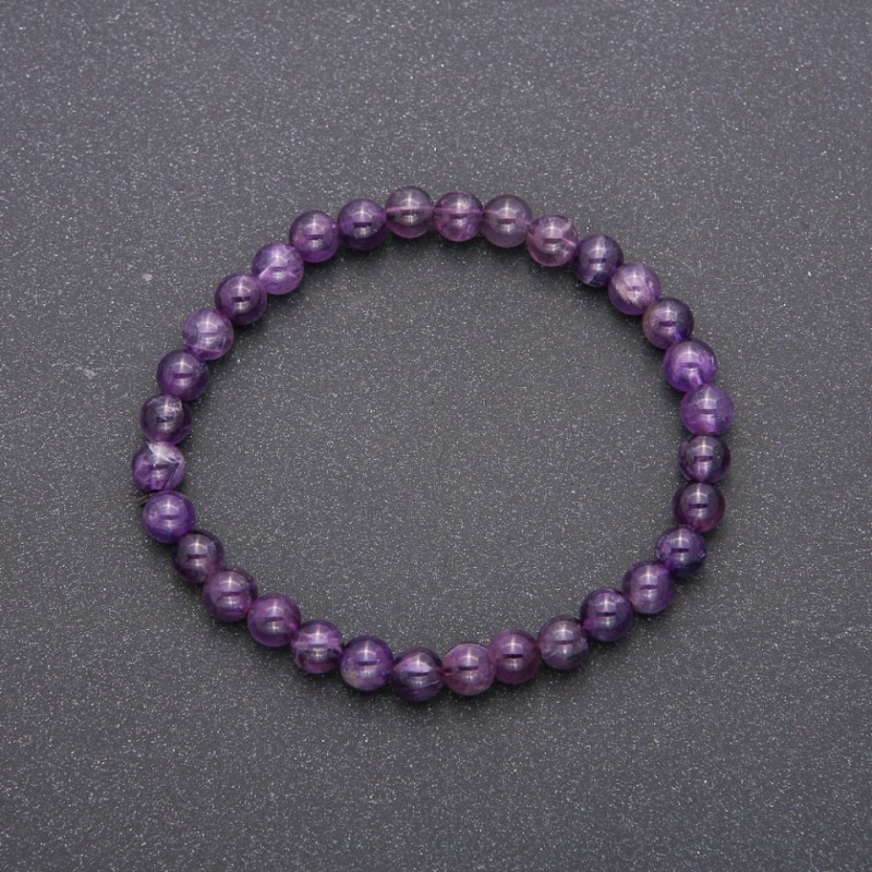 צמיד אבן אמטיסט טבעית על גומי, כדור חלק, קוטר 6(±) מ״מ, היקף 18 ס״מ