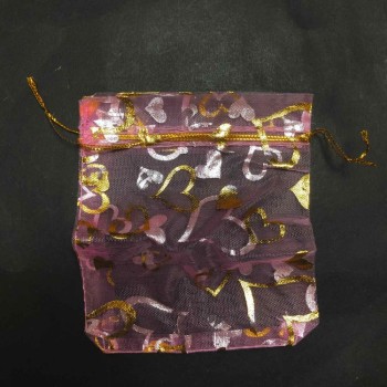 שקית מתנת אורגנזה ורודה עם לבבות זהובים וחוטים 120×100 מ״מ + - 100 יח' +