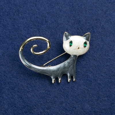 Brooch Cat מתכת זהובה, אמייל ואבני חן 44x32 מ"מ + -