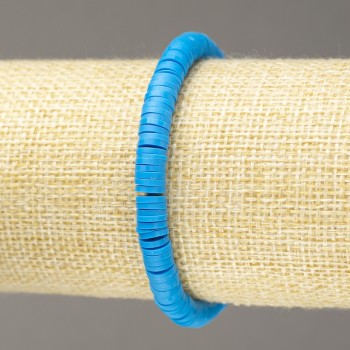 צמיד גומי עם חרוזים עגולים שטוחים מחימר פולימרי בגוון כחול עמוק