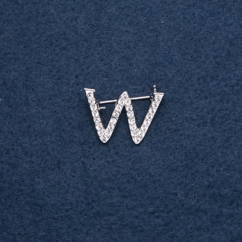 סיכת תכשיט אות ראשונה «W» 29×20 מ״מ צבע המתכת «כסף»