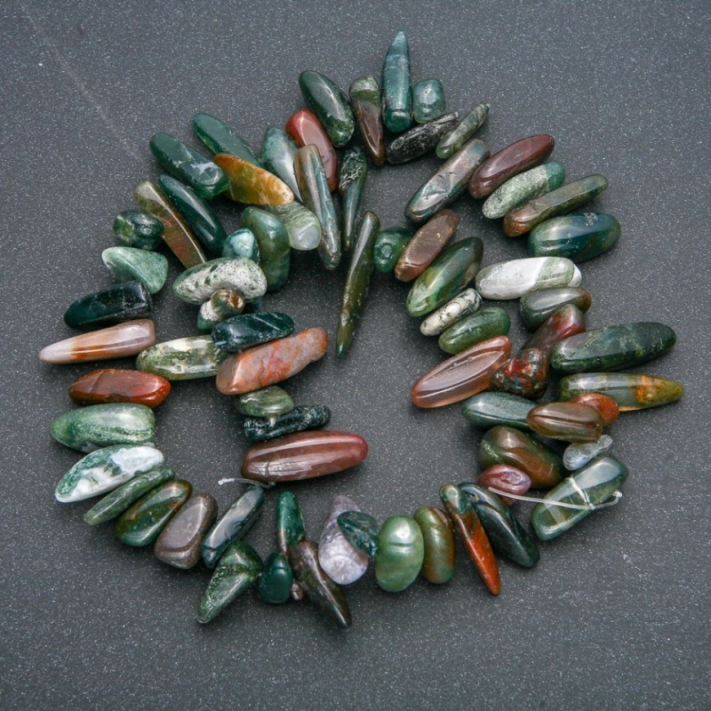 חוט מאבן ירוקה-יאשמה, שבב בצורת «מחט», קוטר 18x6mm, אורך 40 cm +