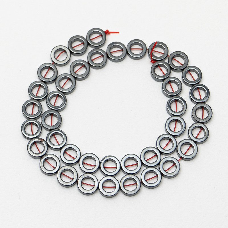 חרוזי המטיט עגולים, קוטר 10×3 מ״מ +-, בקוטר 6 מ״م, אורך 40 ס״מ +- על חוט