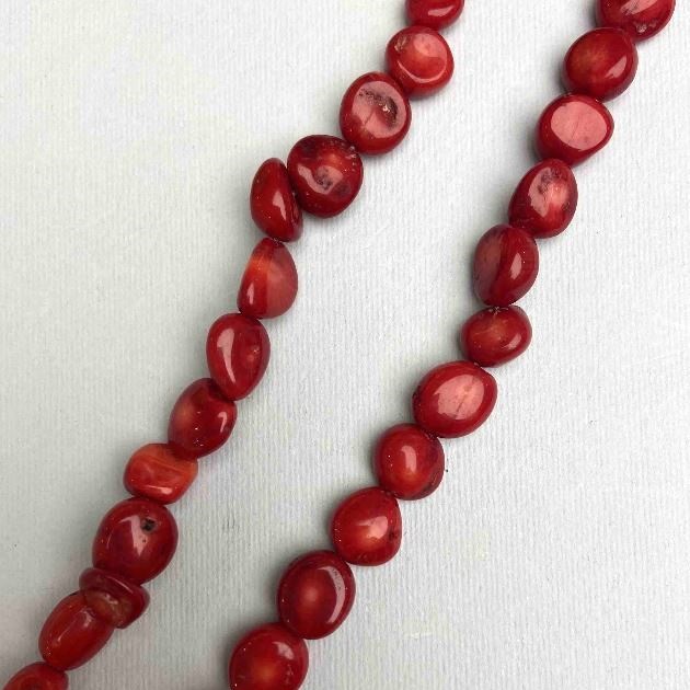 קורל טבעי בצורת אובל על חוט, קוטר 11–13×11–12 מ״מ, אורך 40 ס״מ