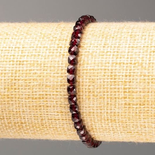 צמיד גרנט מאבן טבעית, קוביית חתוכה, קוטר 4 מ"מ, אורך 18 ס"מ (אלסט"י)