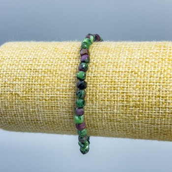 צמיד זואיזיט טבעי – אבן מגולפת בצורת קוביות 4×4 מ״מ, אורך 18 ס״מ (אלסטי)